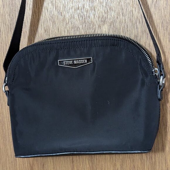 Steve Madden Crossbody Classic Farren Dome Shoulder Bag Black - Picture 2 of 7